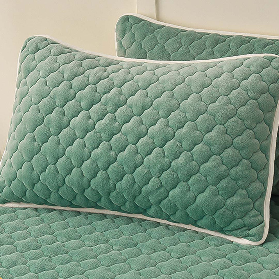 SOGA 2X Green 183cm Wide Mattress Cover Thick Quilted Fleece Stretchable Clover Design Bed Spread Sheet Protector with Pillow Covers